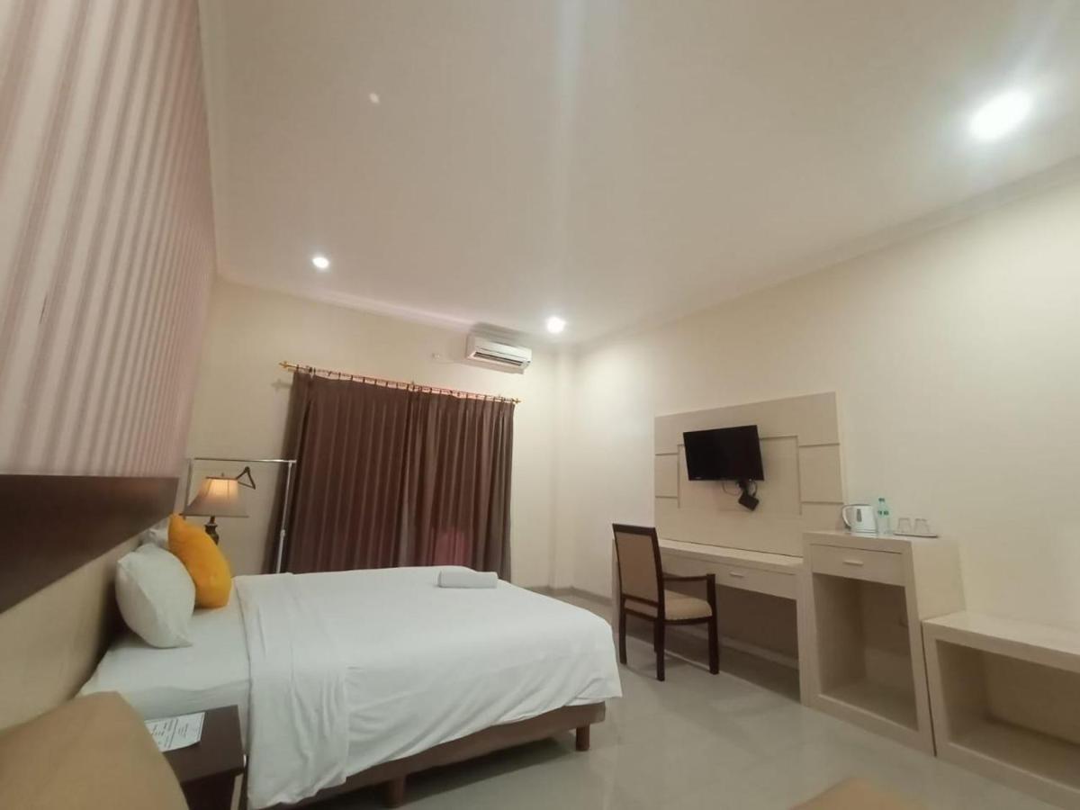 Oyo 90473 Gowin Hotel Kuta Lombok Exterior foto