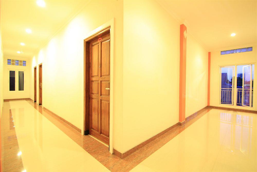Oyo 90473 Gowin Hotel Kuta Lombok Exterior foto