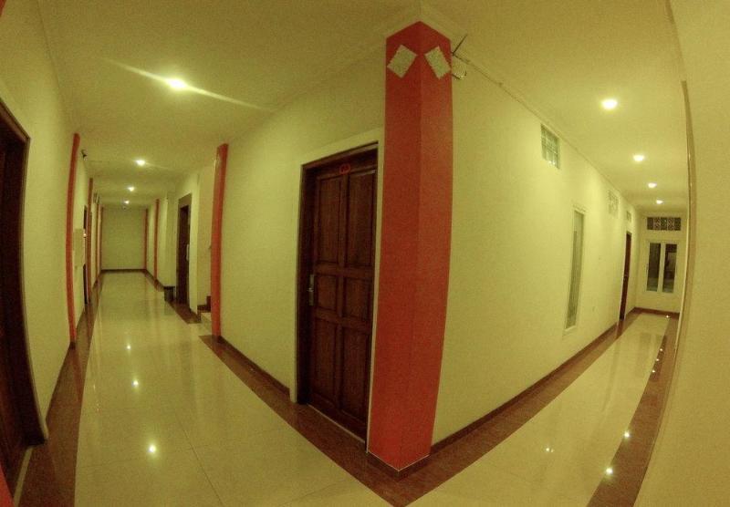Oyo 90473 Gowin Hotel Kuta Lombok Exterior foto