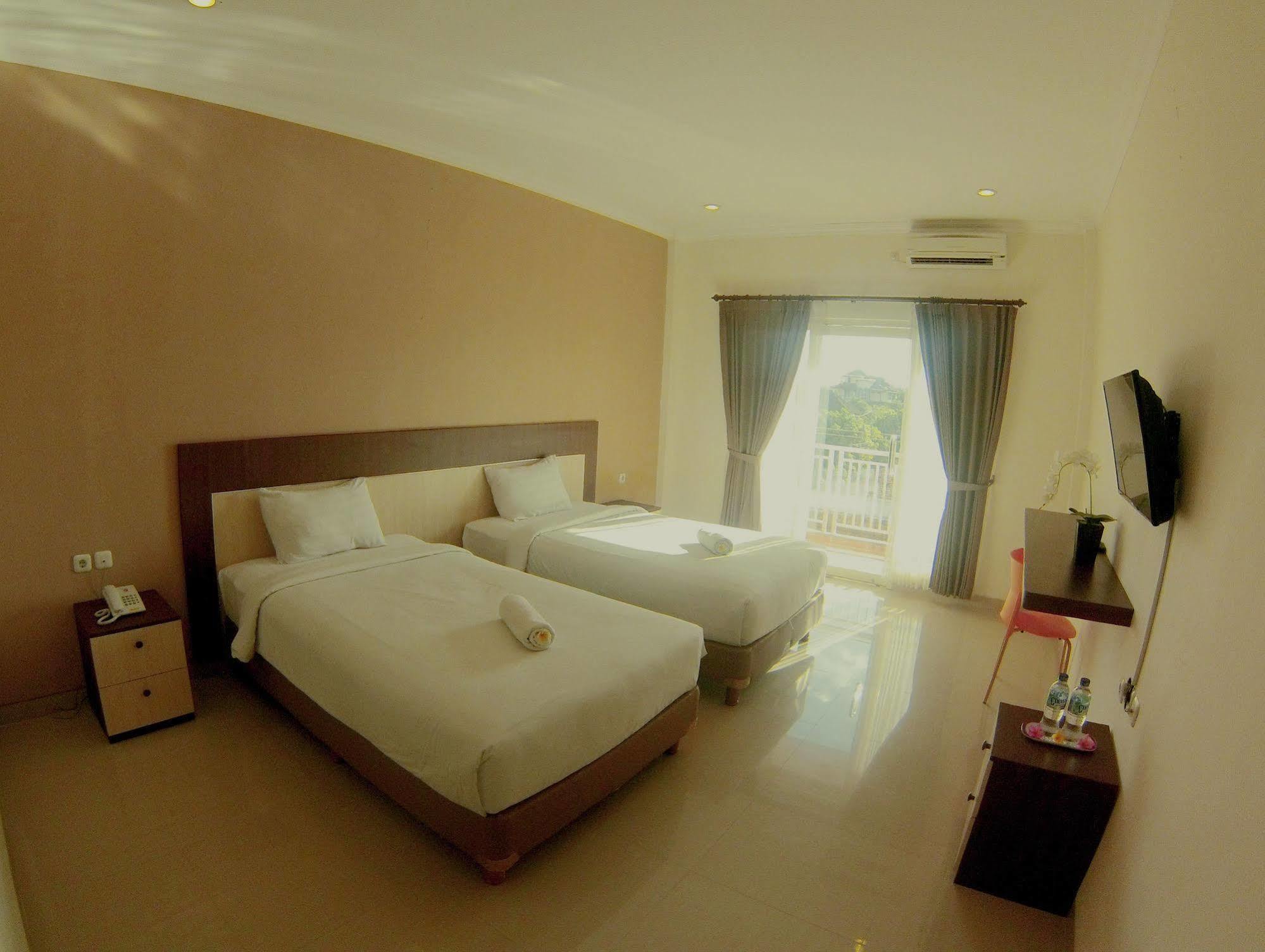 Oyo 90473 Gowin Hotel Kuta Lombok Exterior foto